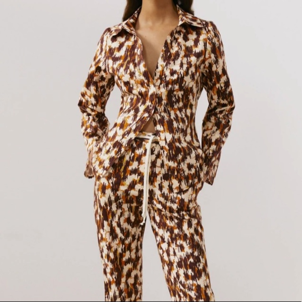 LORA - PRINTED FITTED SHIRT